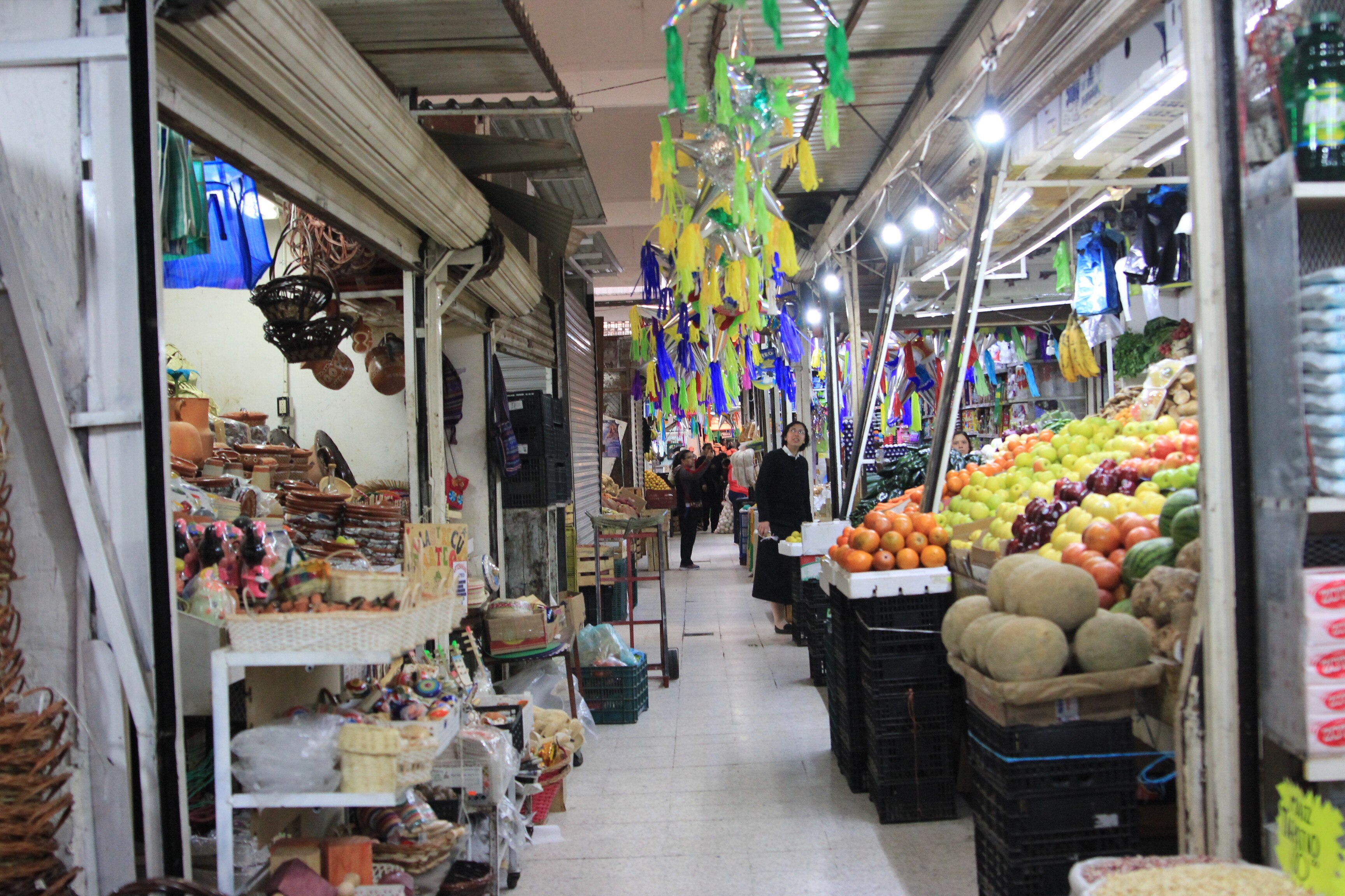 Implementarán programas de rescate a mercados municipales