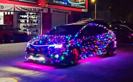 Aficionados de los autos comparten la magia de la Navidad brillando en calles de SLP