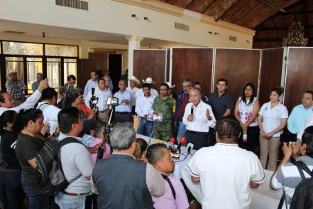 Autoridades de los 3 niveles de gobierno combaten incendios en SLP