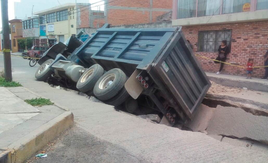 Alerta CMIC por más socavones en la ciudad