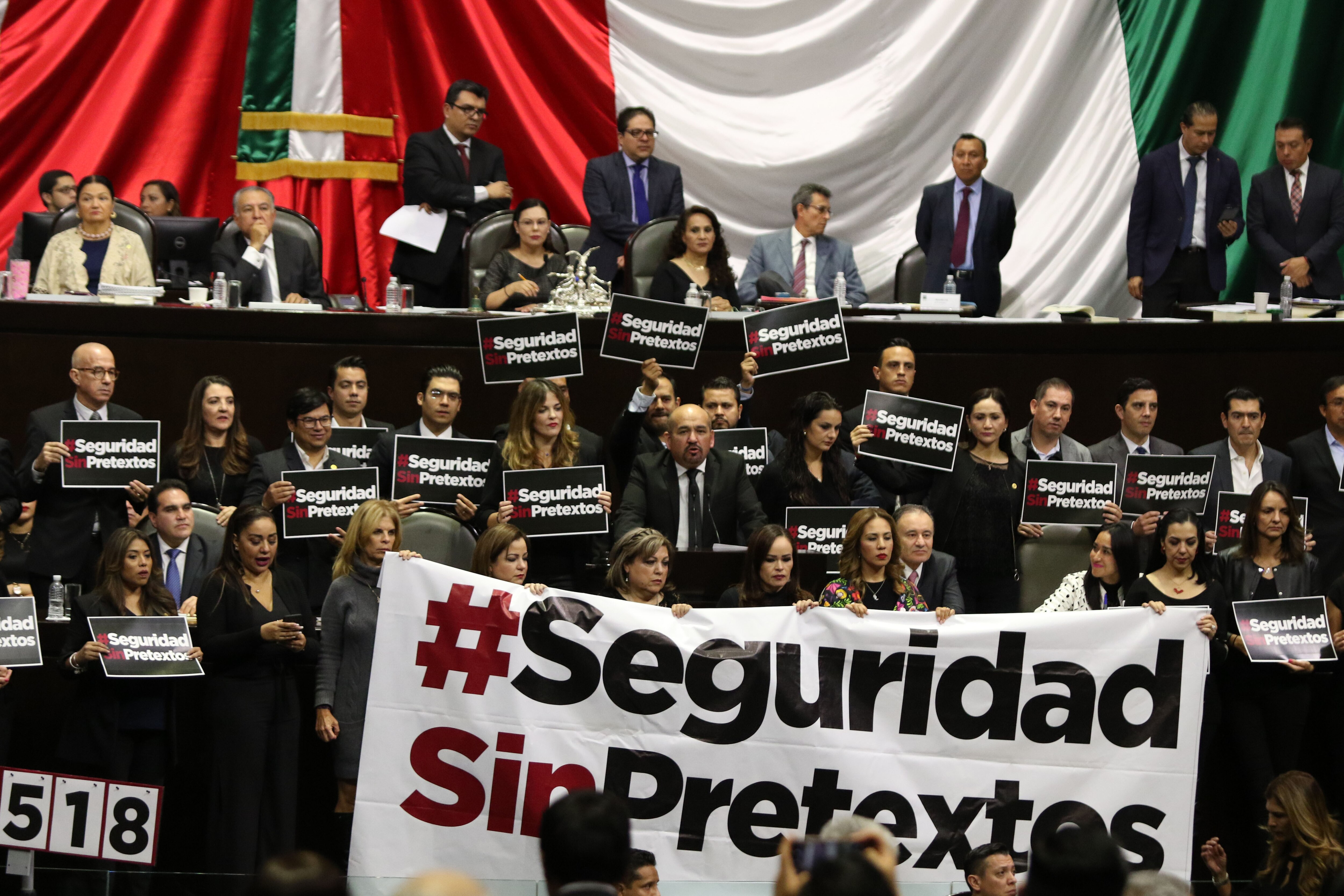 Reclaman a Alfonso Durazo por no usar la fuerza contra delincuencia