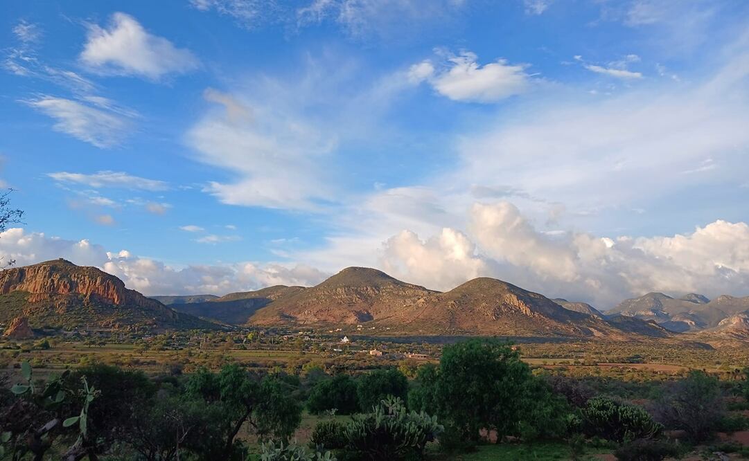 Vive el solsticio de invierno en El Bernalejo, donde un arco ancestral ilumina el invierno entre tradición, paisaje y cultura potosina. Foto: Facebook El Bernalejo.