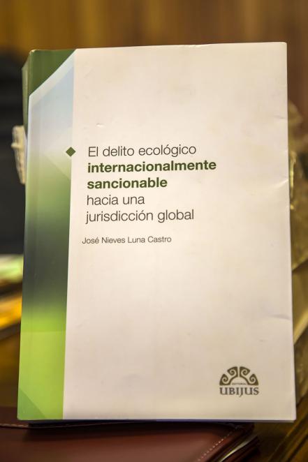 Presenta UASLP libro sobre delitos ecológicos
