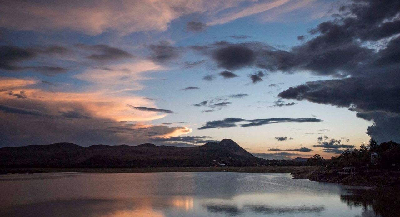 Ecocidio en presa de Mexquitic; arrojan miles de litros de desechos industriales