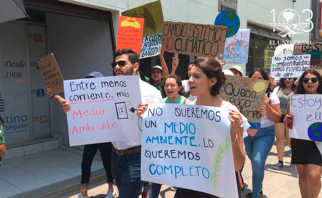 Marchan jóvenes por el cuidado ambiental