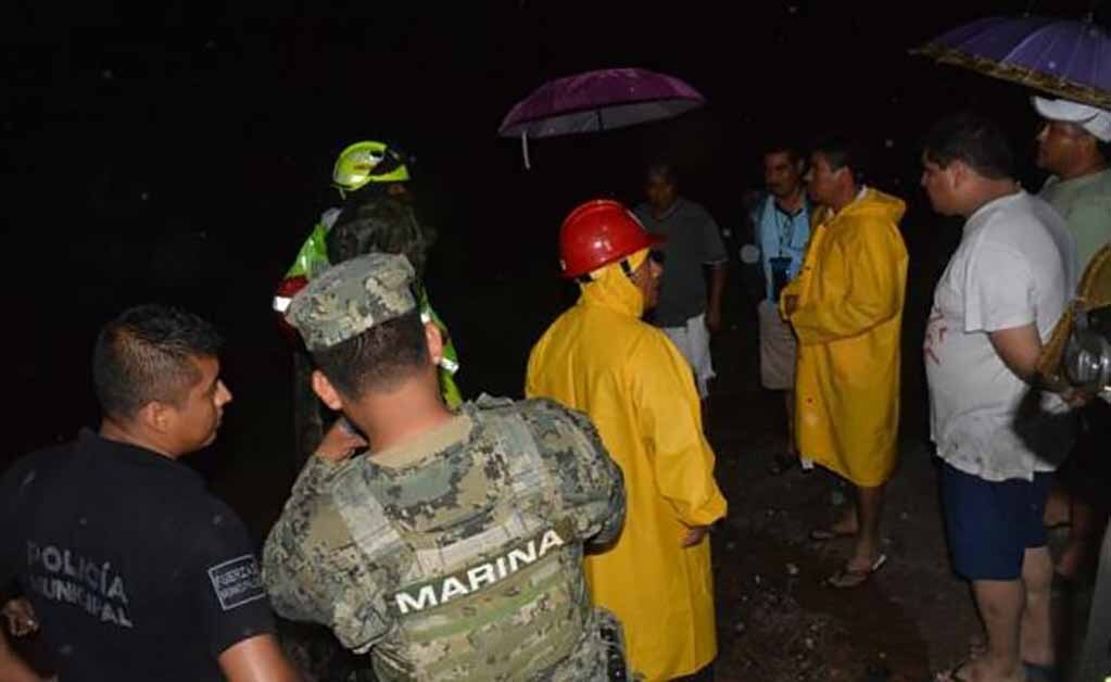 Protección Civil de Oaxaca informó que se mantuvo operativos de apoyo a la población en Huatulco por afectaciones originadas por las lluvias. Foto: @CEPCO_GobOax