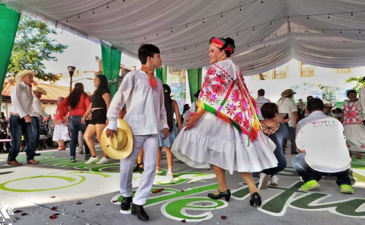 Arranca en Xilitla el maratón de huapangos; serán 48 horas ininterrumpidas bailando este son