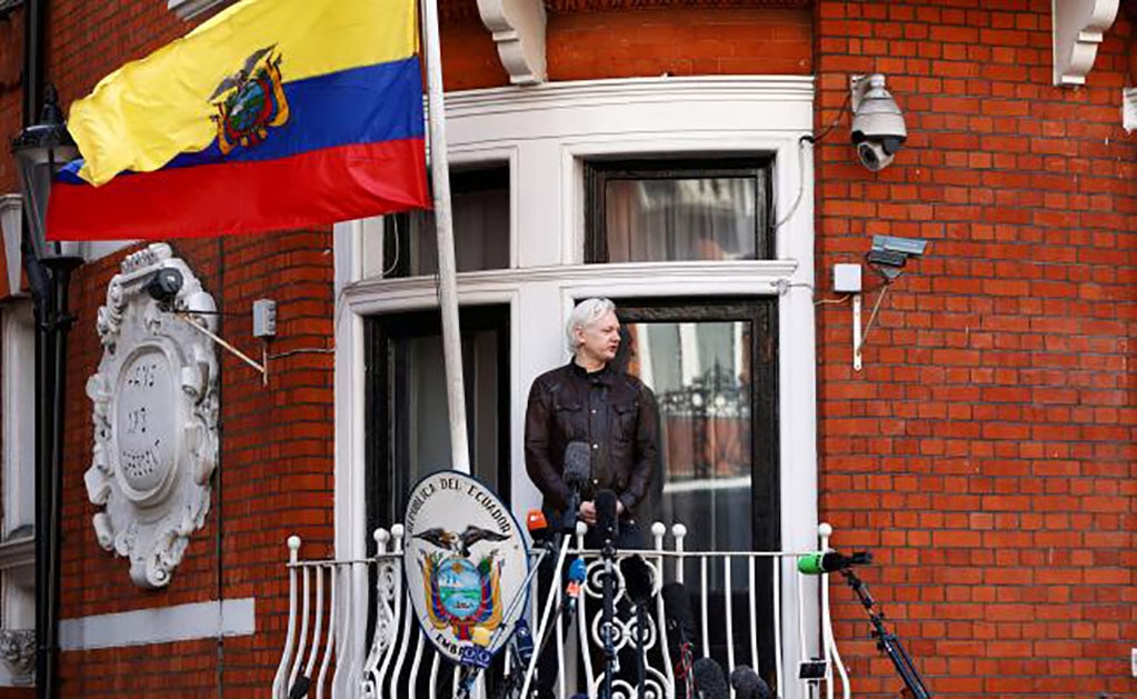 Ecuador busca poner fin al asilo político de Julian Assange