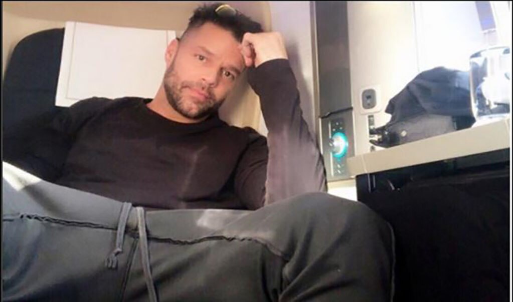 Ricky Martin comparte foto desnudo