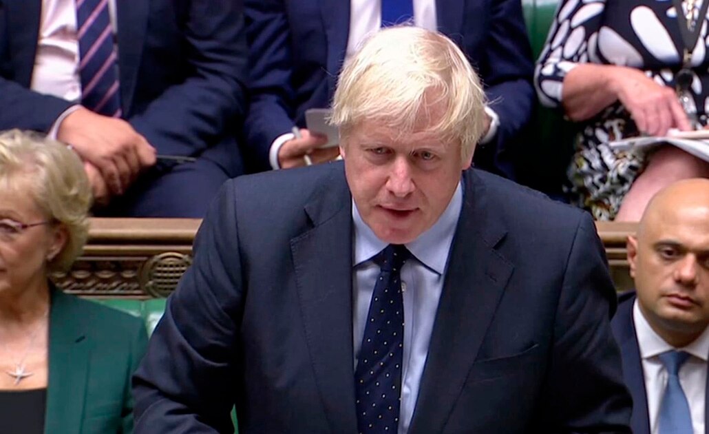 Pierde Boris Johnson la mayoría en Parlamento británico tras deserción de legislador