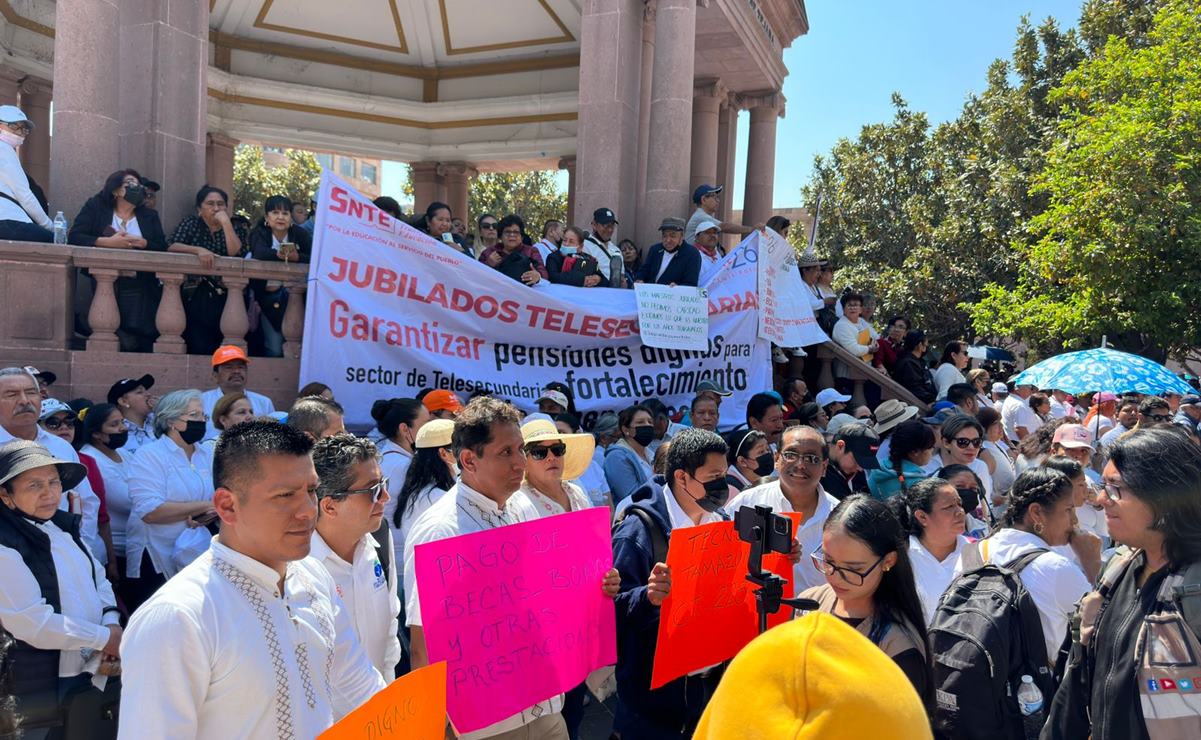 Marchan más de 30 mil maestros en San Luis Potosí; exigen pagos y destitución de titular de SEGE 
