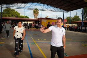 Luis Donaldo Colosio visita San Luis Potosí; entrega útiles escolares en Axtla