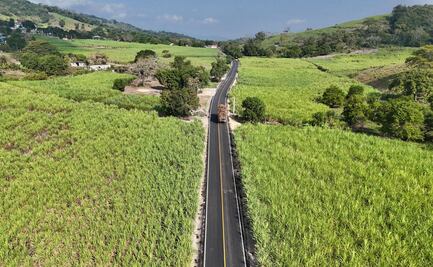 Gobierno de SLP entrega obra de modernización de camino a Tambaca, en Tamasopo