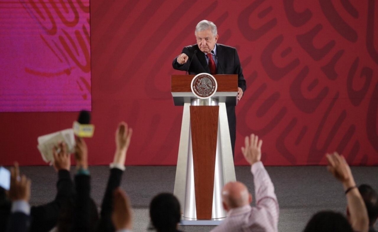  AMLO anuncia revisión de la figura de “testigos sociales”