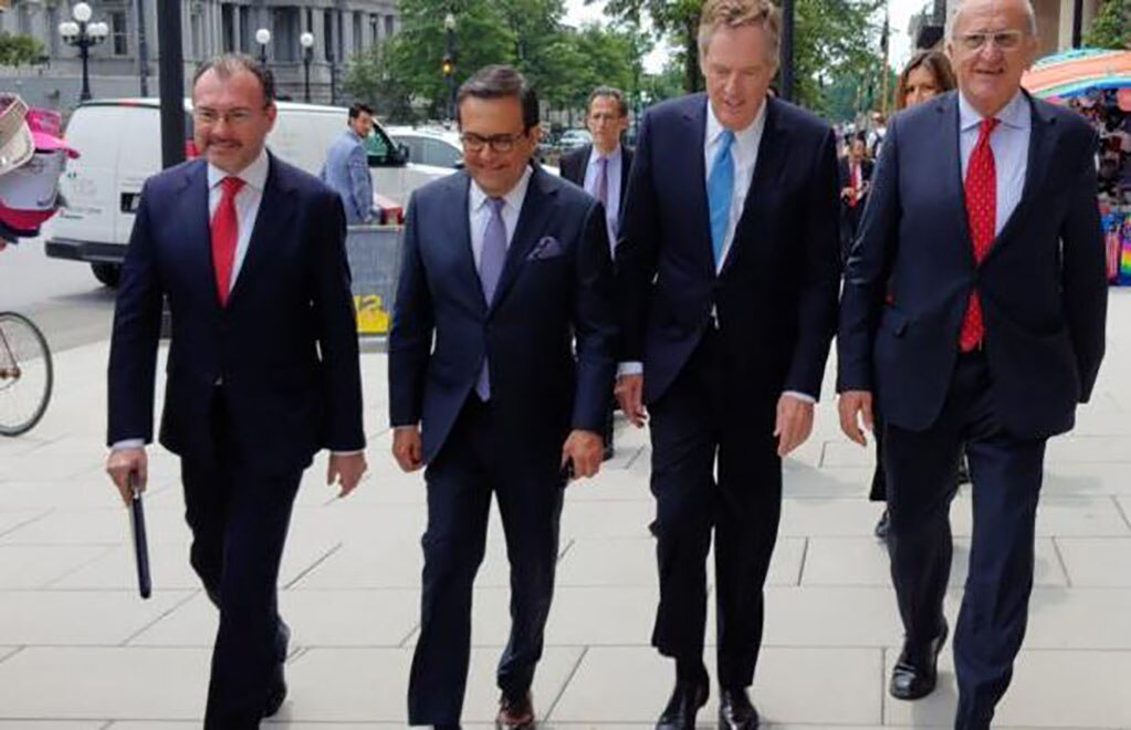 El secretario de Economía, Ildefonso Guajardo, y el canciller Luis Videgaray, acompañados por Gerónimo Gutiérrez y Jesús Seade. Foto: Cuartoscuro