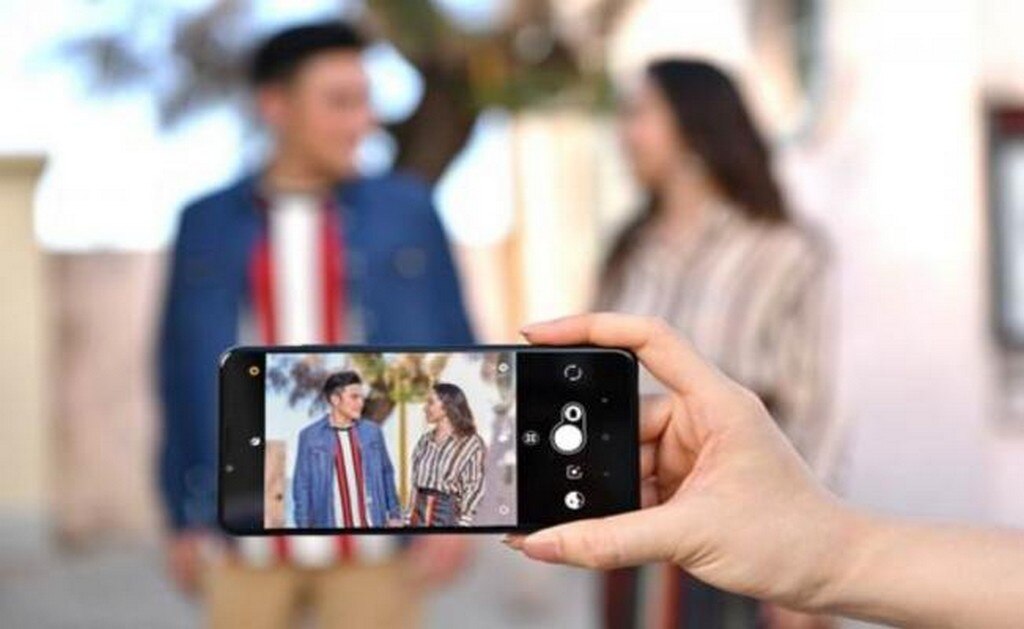 Alcatel 5V con cámara dual y pantalla sin bordes