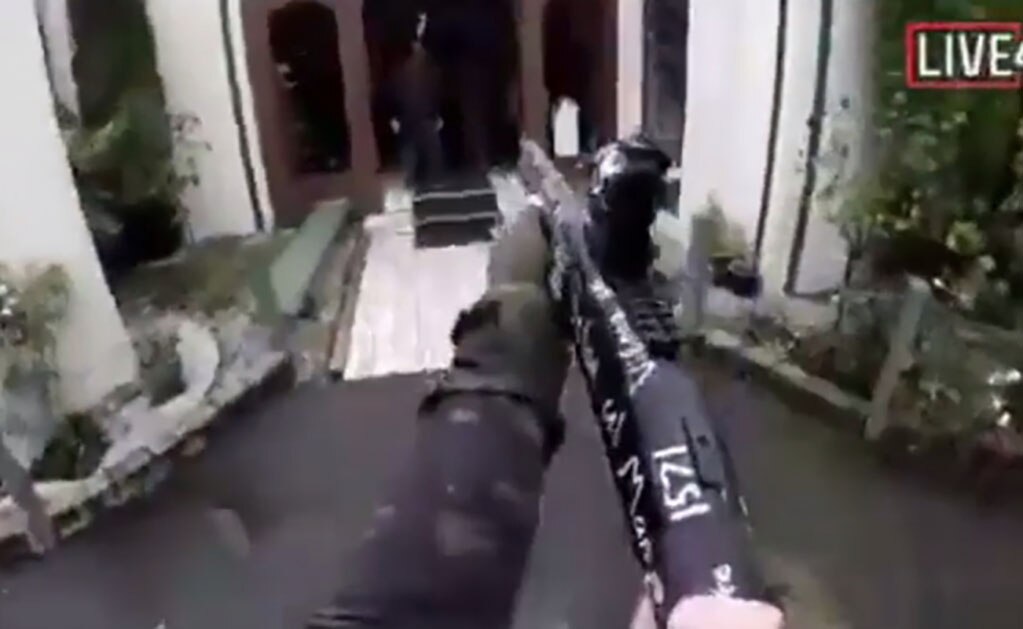 Estiman 49 muertos en tiroteo a mezquitas de Nueva Zelanda; tirador transmite en vivo