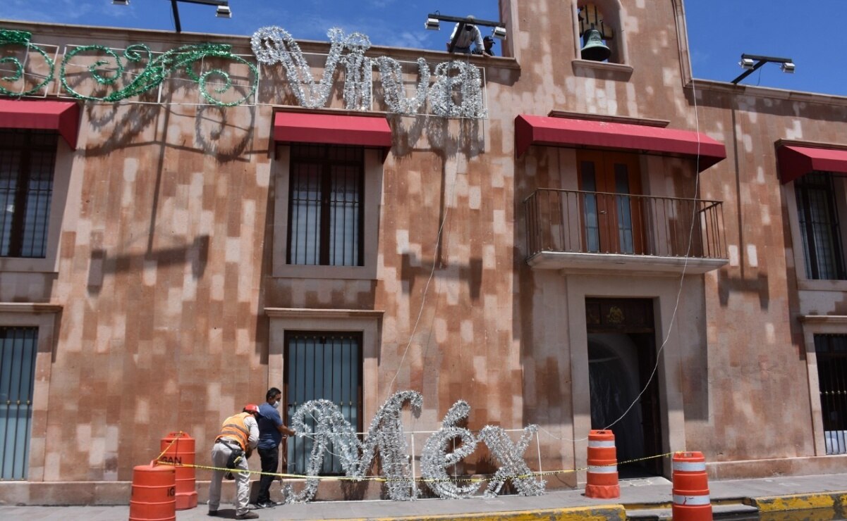 Adornan fachada de la presidencia municipal de Soledad por festejos patrios