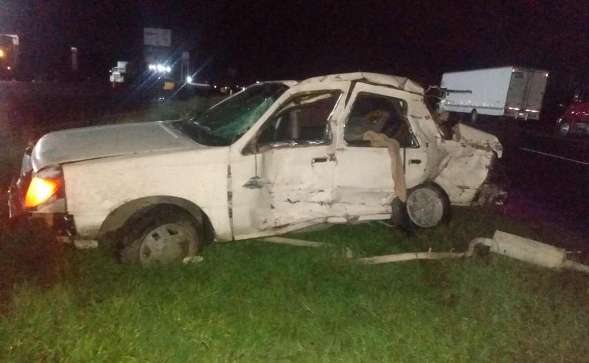 Voladura de automóvil deja 2 muertos y un herido en la carretera 57 de la capital de SLP, reportan testigos. Foto: Cortesía