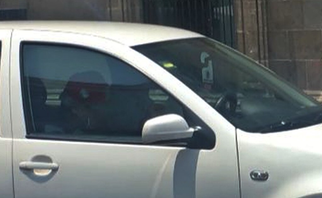 Pese a recomendación de no hacer ejercicio al aire libre, AMLO acude a jugar beisbol