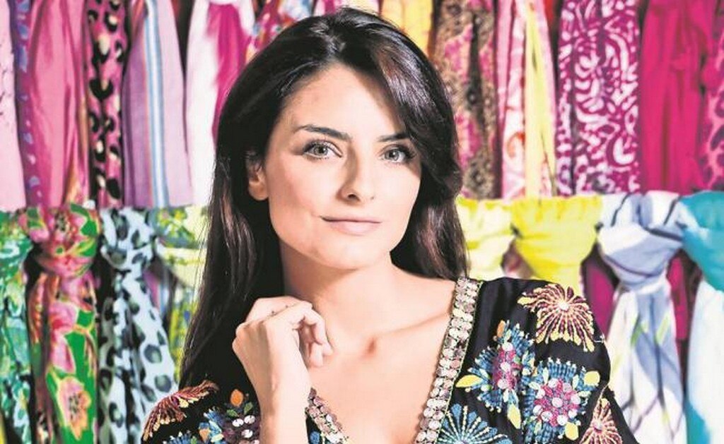 Falso, que yo haya decidido romper contrato con L’Oréal: Aislinn Derbez