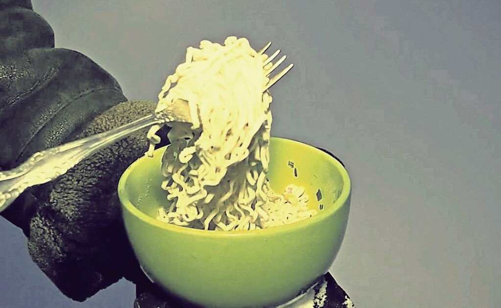 Prepara una sopa estilo Maruchan con ingredientes naturales