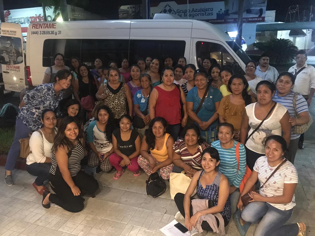 36 artesanas de la huasteca viajan a CDMX