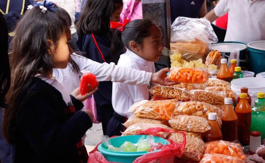 Ante regreso a clases, piden a padres evitar comida chatarra en lunch para estudiantes