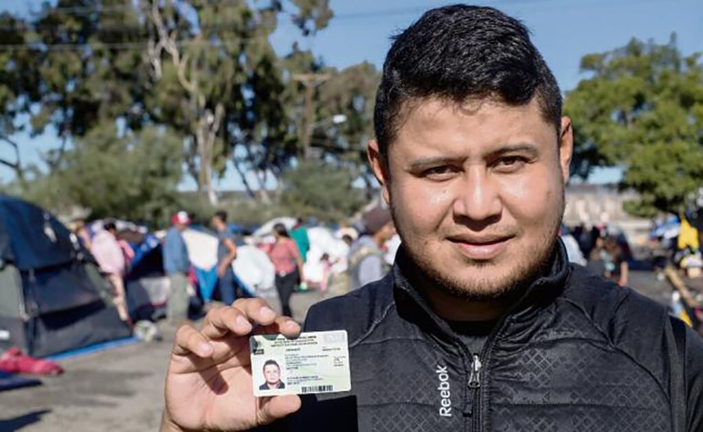 Guatemalteco llegó en la caravana y hoy ya tiene trabajo en México