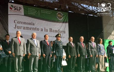 Alumnos de tercer grado de primaria participan en Juramento a la Bandera