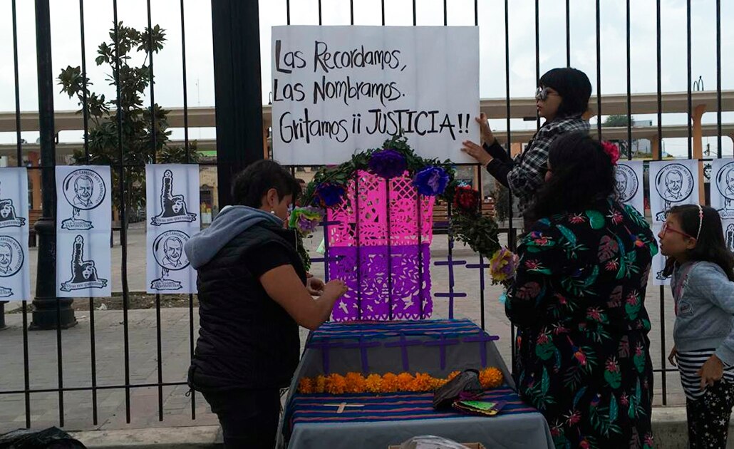 Colocan ofrenda a víctimas de feminicidio en SLP