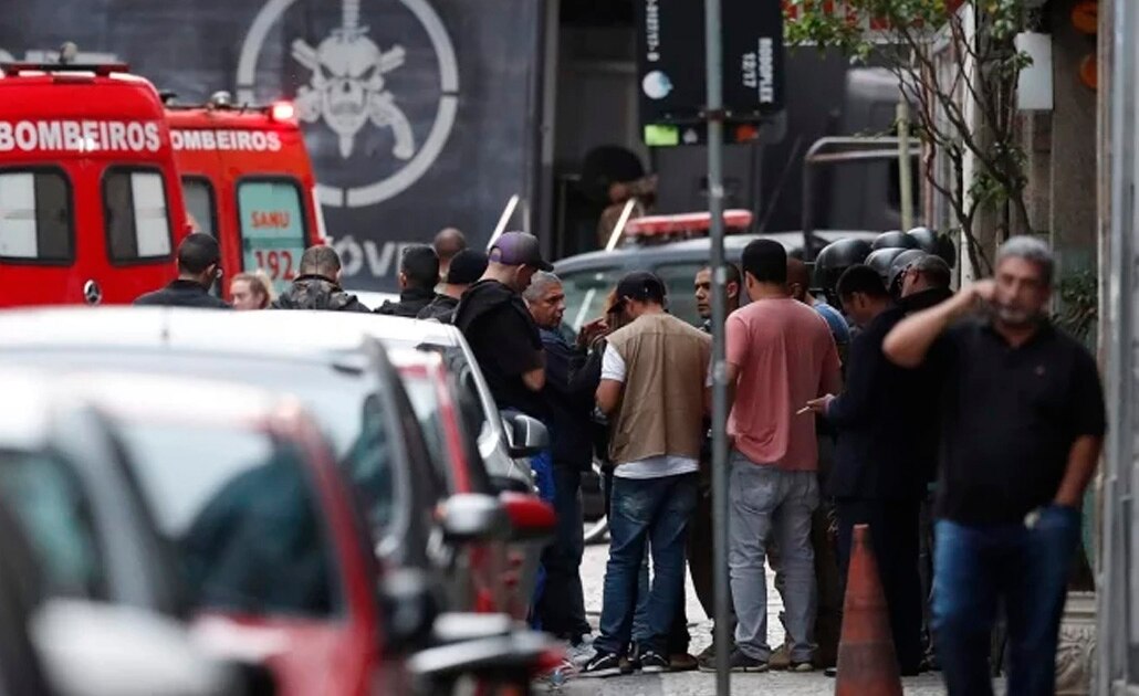 Hombre se atrinchera con rehenes en bar de Río de Janeiro