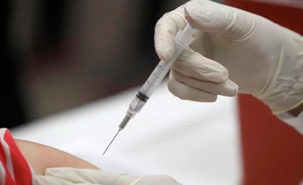 Científicos chinos prevén probar vacuna contra coronavirus en 40 días