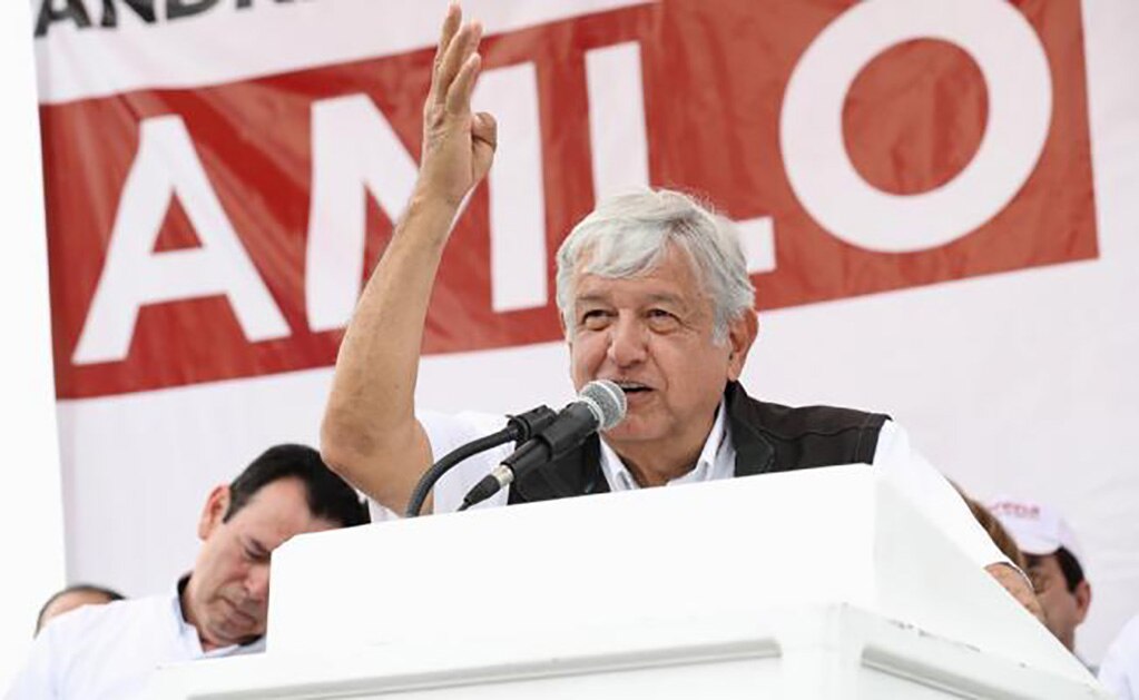 Tras un evento en la localidad costera, Andrés Manuel López Obrador adelantó que seguirá viajando en avioneta donde se necesite (Foto: Archivo / EL UNIVERSAL)
