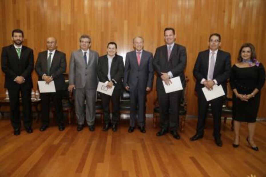 Gobernador del estado participó en seminario de política