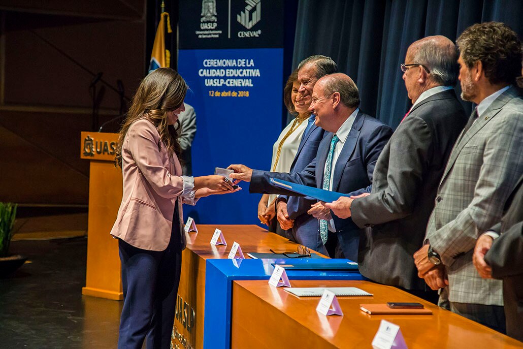 Ceneval entrega reconocimiento a 24 licenciaturas de la UASLP
