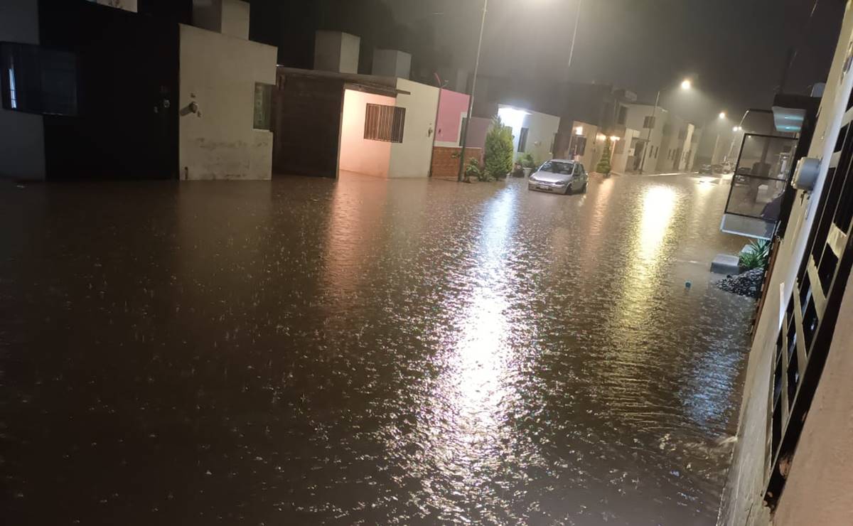 Intensas lluvias por huracán Kay en SLP inundan colonias de la capital y causan afectaciones en la Huasteca