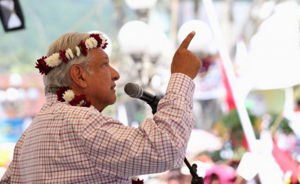 Anaya opera un plan con empresarios para que Meade decline: AMLO