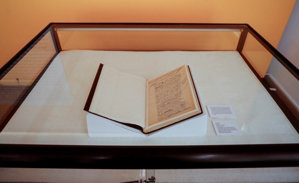 Manuscrito de "La Peste" de Camus sale de Francia