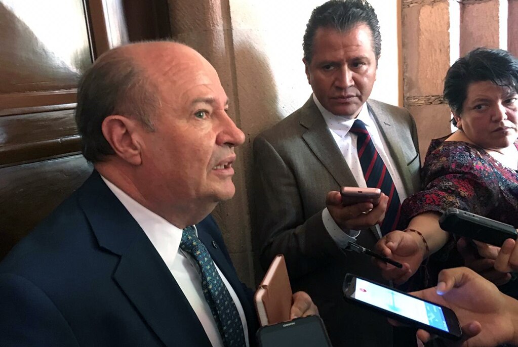 Tras amparos por cuotas escolares, UASLP apoyaría con becas a estudiantes  