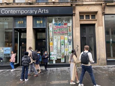 “Bosque de Esperanza”, la obra de artivismo contra el cambio climático a partir del reciclaje de telas