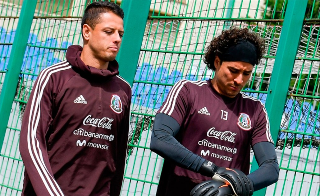 'Chicharito' se molesta por comparación con Memo Ochoa