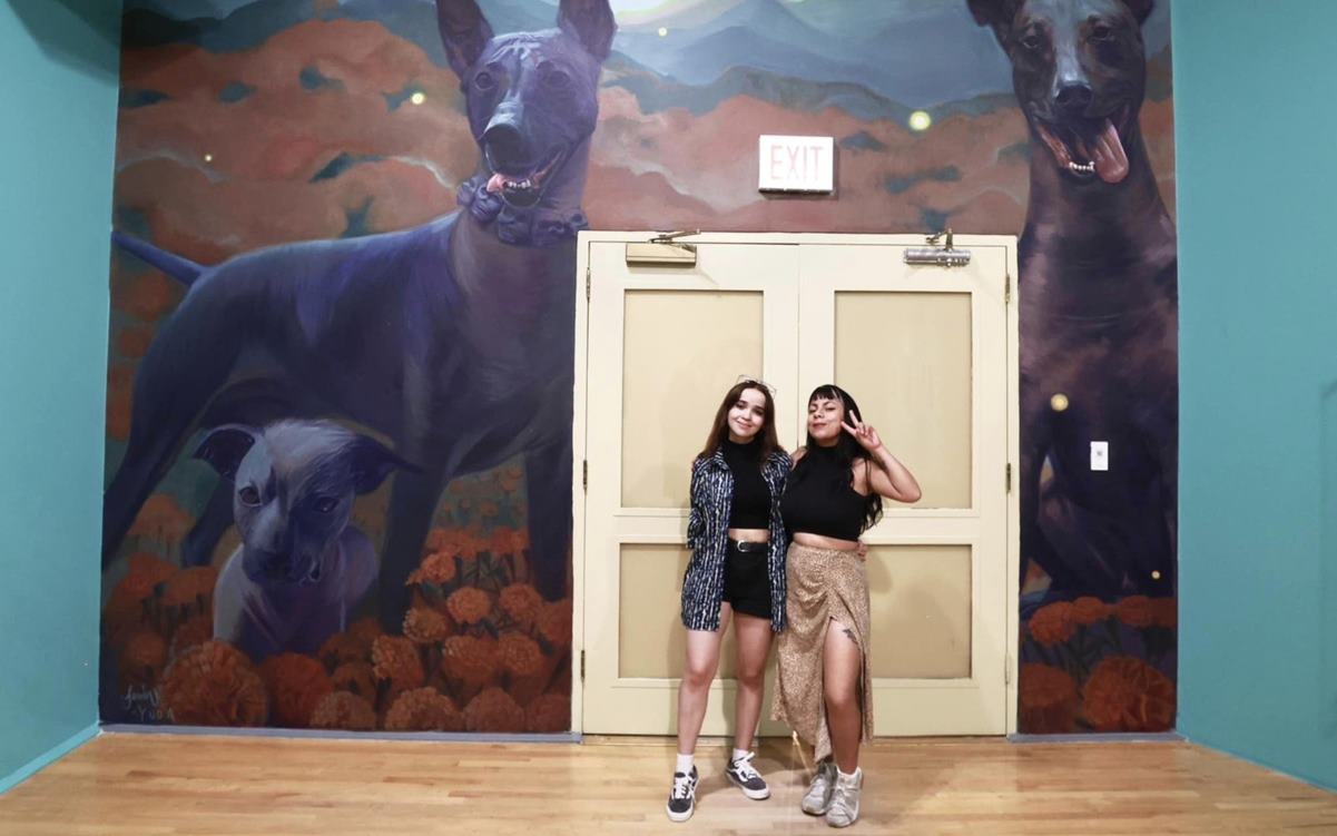 Con xoloescuincles monumentales, pintora potosina lleva a México hasta Chicago