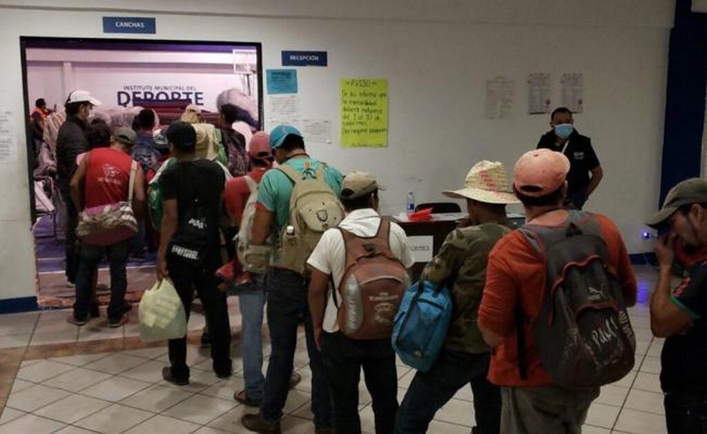  Más de mil migrantes salen de Puebla y reanudan recorrido a la CDMX