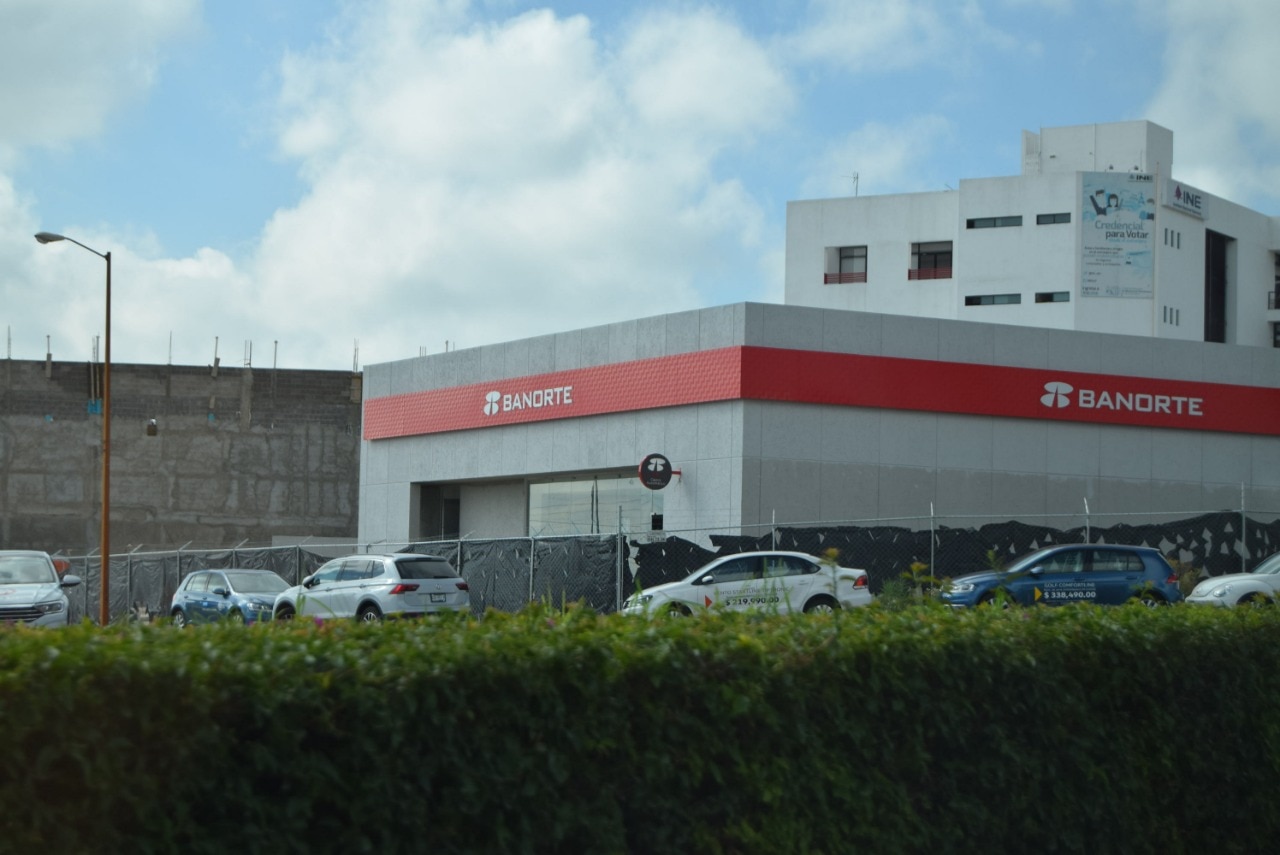 Asaltan banco en Lomas del Tecnológico