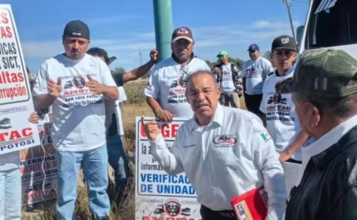 En caravana, transportistas realizan manifestación en SLP; exigen condiciones dignas para el sector