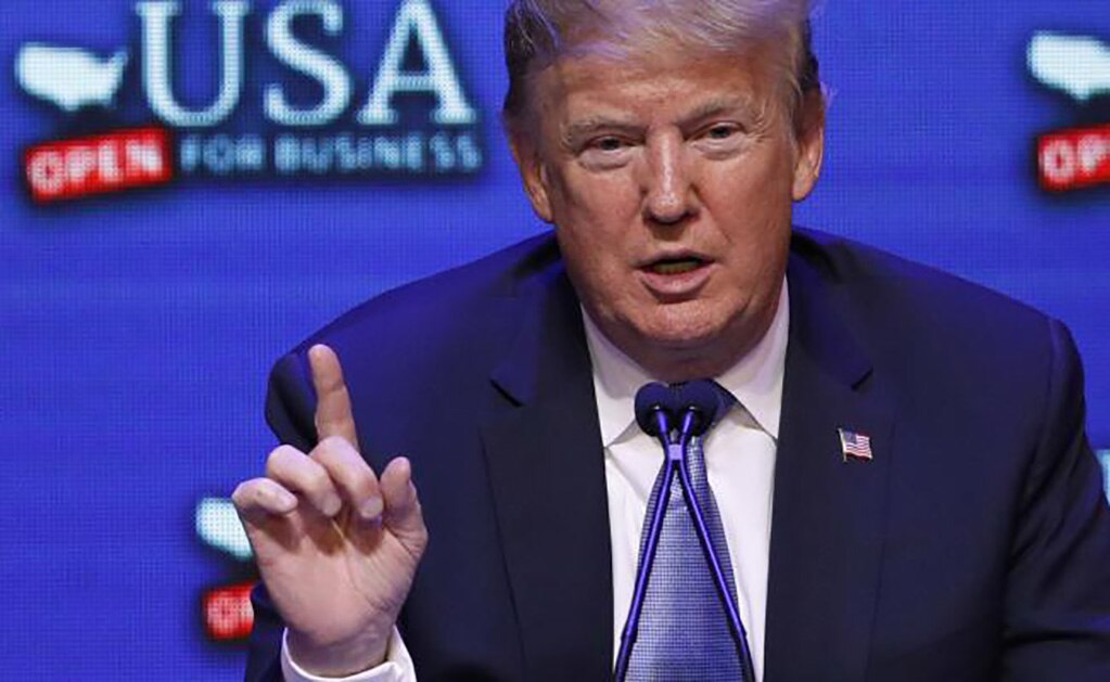 Trump pide deportación inmediata sin comparecer ante juez