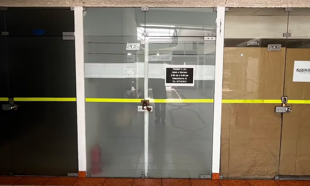 La oficina de la empresa peruana investigada, ubicada en un centro comercial de Lima con oficinas vacías, estaba cerrada durante su horario habitual de atención. Foto: Aaron Wörz.