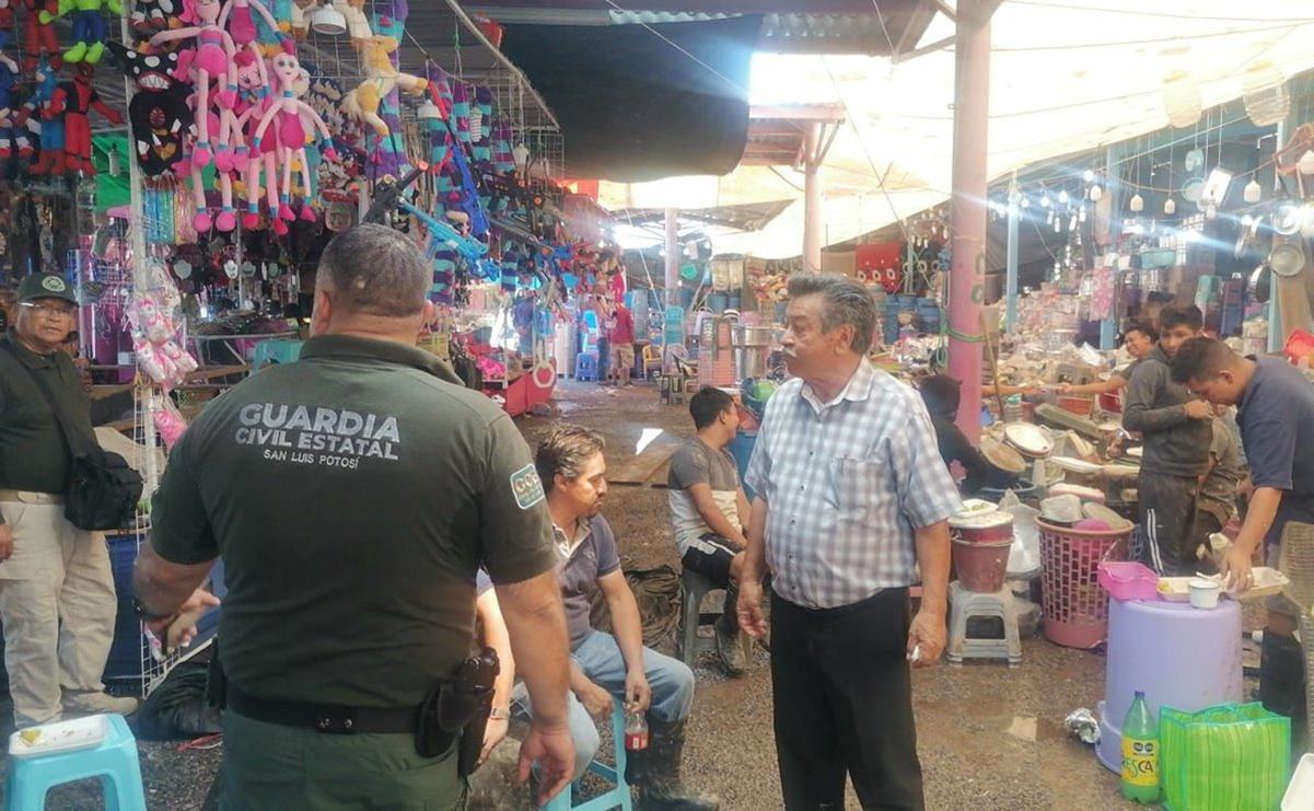 Apoyan elementos de la Guardia Civil con labores de limpieza a “gritones” de la Fenapo. Foto: GCE