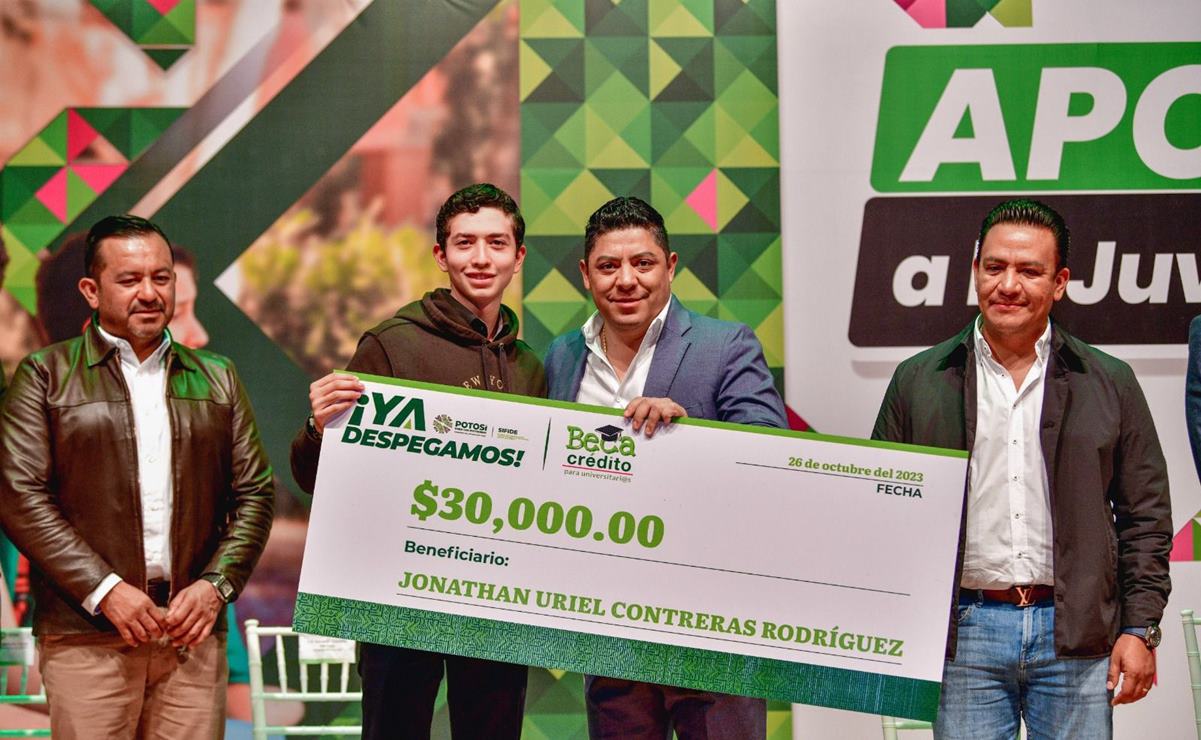 Entrega Ricardo Gallardo apoyos a estudiantes en SLP; invierte de 3.7 mdp en Beca-Crédito